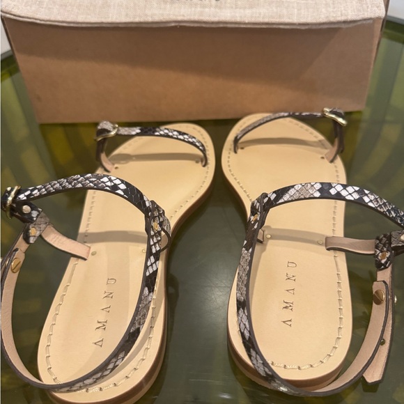 Tan and Black Minimalist Flat Sandals - Picture 4 of 5